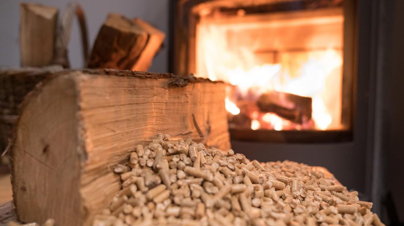 Chauffage au bois interdit à partir de 2027 : voici la liste officielle (et complète) des appareils concernés
