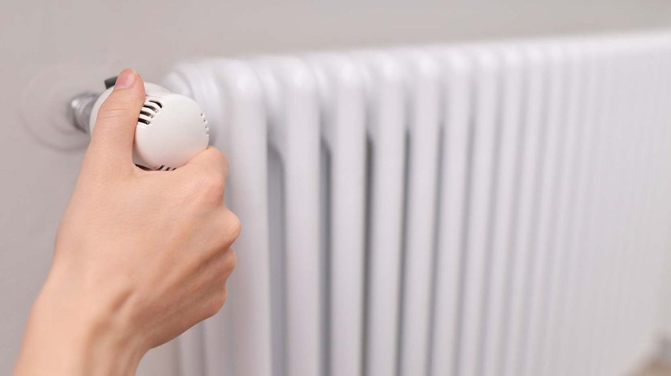 Chauffage hiver 2025, ce geste oublié qui peut tout changer à la maison et faire fondre la facture sans toucher au thermostat